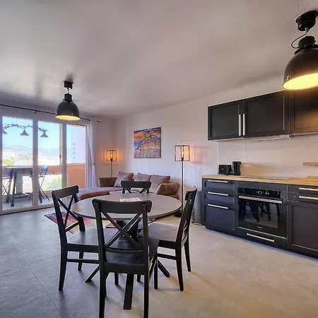 Immogroom - Renovated - Loggia - Clear View - Parking Common - Ac - Wifi Apartmán