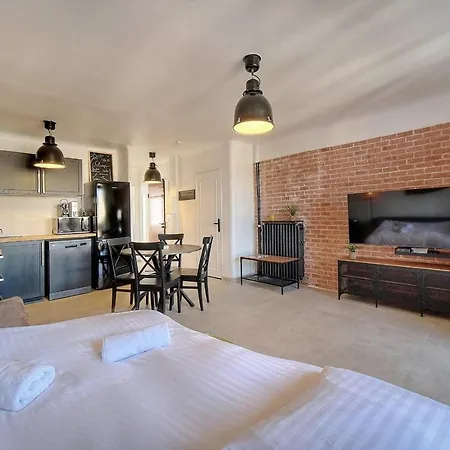 Apartmán Immogroom - Renovated - Loggia - Clear View - Parking Common - Ac - Wifi *